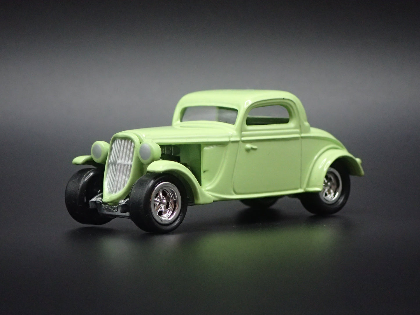1934 34 FORD COUPE HOT ROD 1:64 SCALE COLLECTIBLE DIORAMA DIECAST MODEL CAR