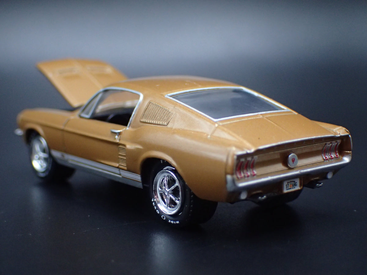 1967 67 FORD MUSTANG GT FASTBACK GOLD 1:64 SCALE DIORAMA DIECAST MODEL CAR