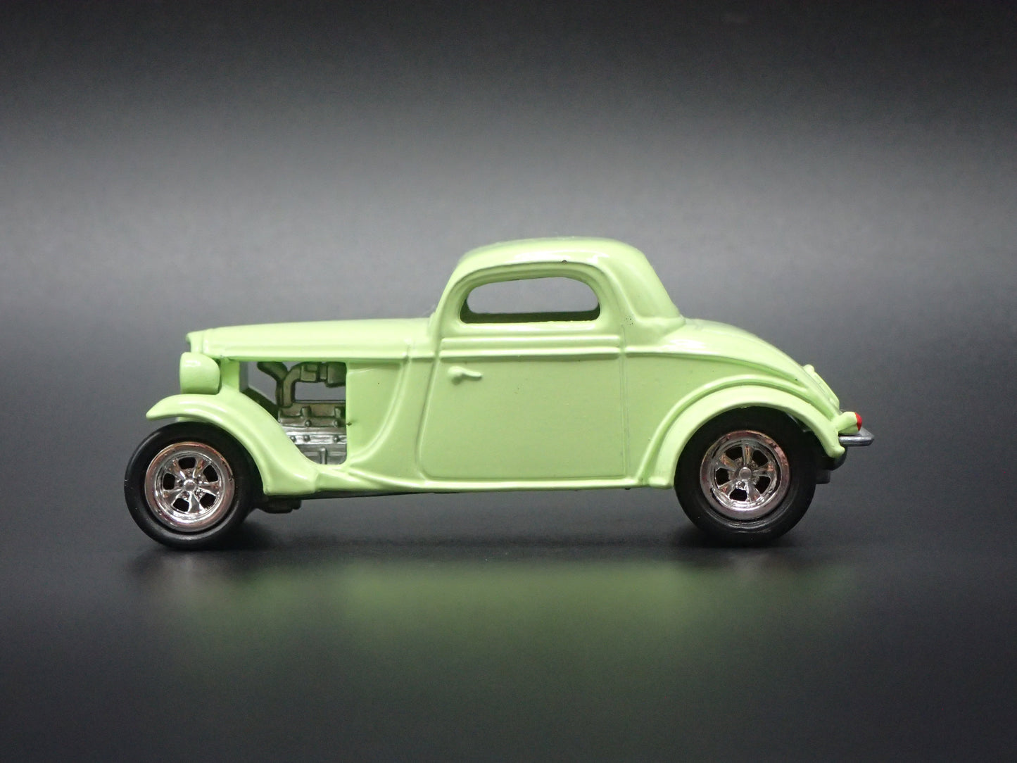1934 34 FORD COUPE HOT ROD 1:64 SCALE COLLECTIBLE DIORAMA DIECAST MODEL CAR