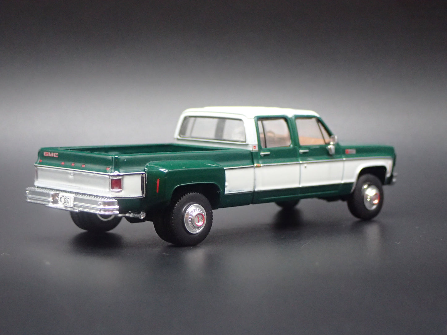 1973 73 GMC SIERRA GRANDE 3500 CREW CAB TRUCK SQUAREBODY 1/64 SCALE DIECAST CAR