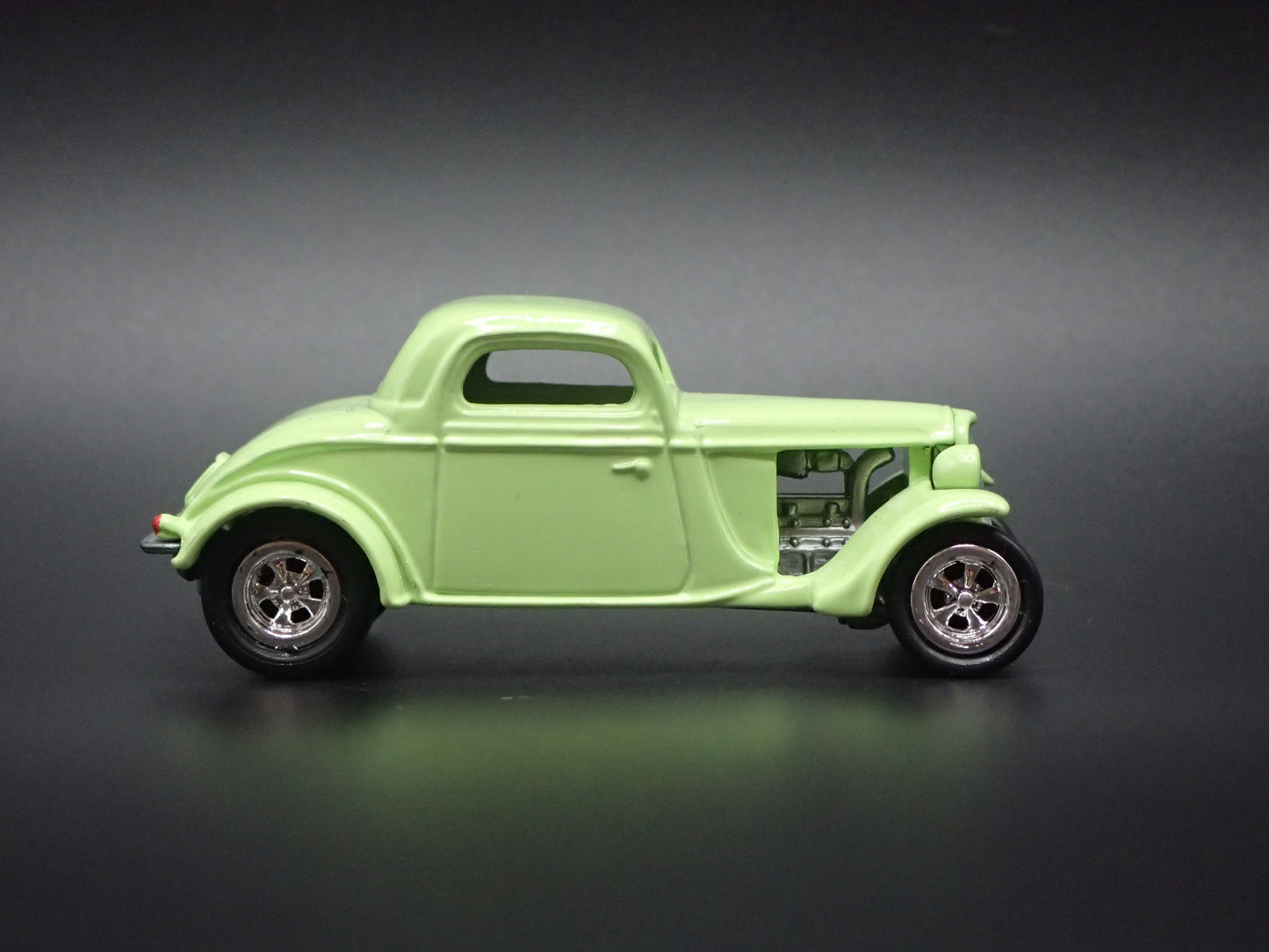 1934 34 FORD COUPE HOT ROD 1:64 SCALE COLLECTIBLE DIORAMA DIECAST MODEL CAR