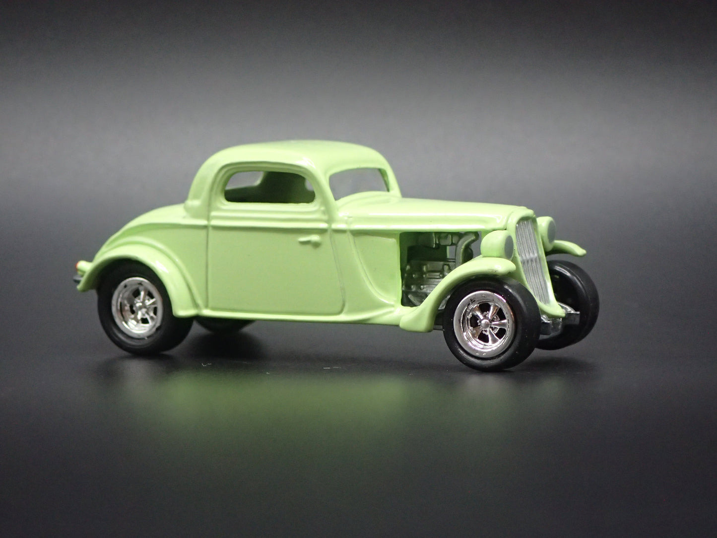 1934 34 FORD COUPE HOT ROD 1:64 SCALE COLLECTIBLE DIORAMA DIECAST MODEL CAR