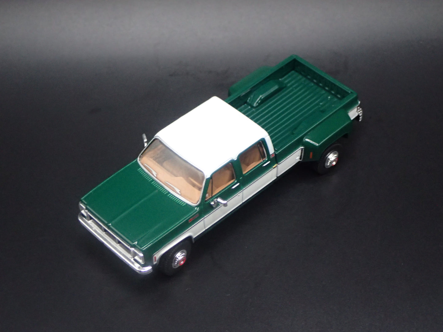 1973 73 GMC SIERRA GRANDE 3500 CREW CAB TRUCK SQUAREBODY 1/64 SCALE DIECAST CAR