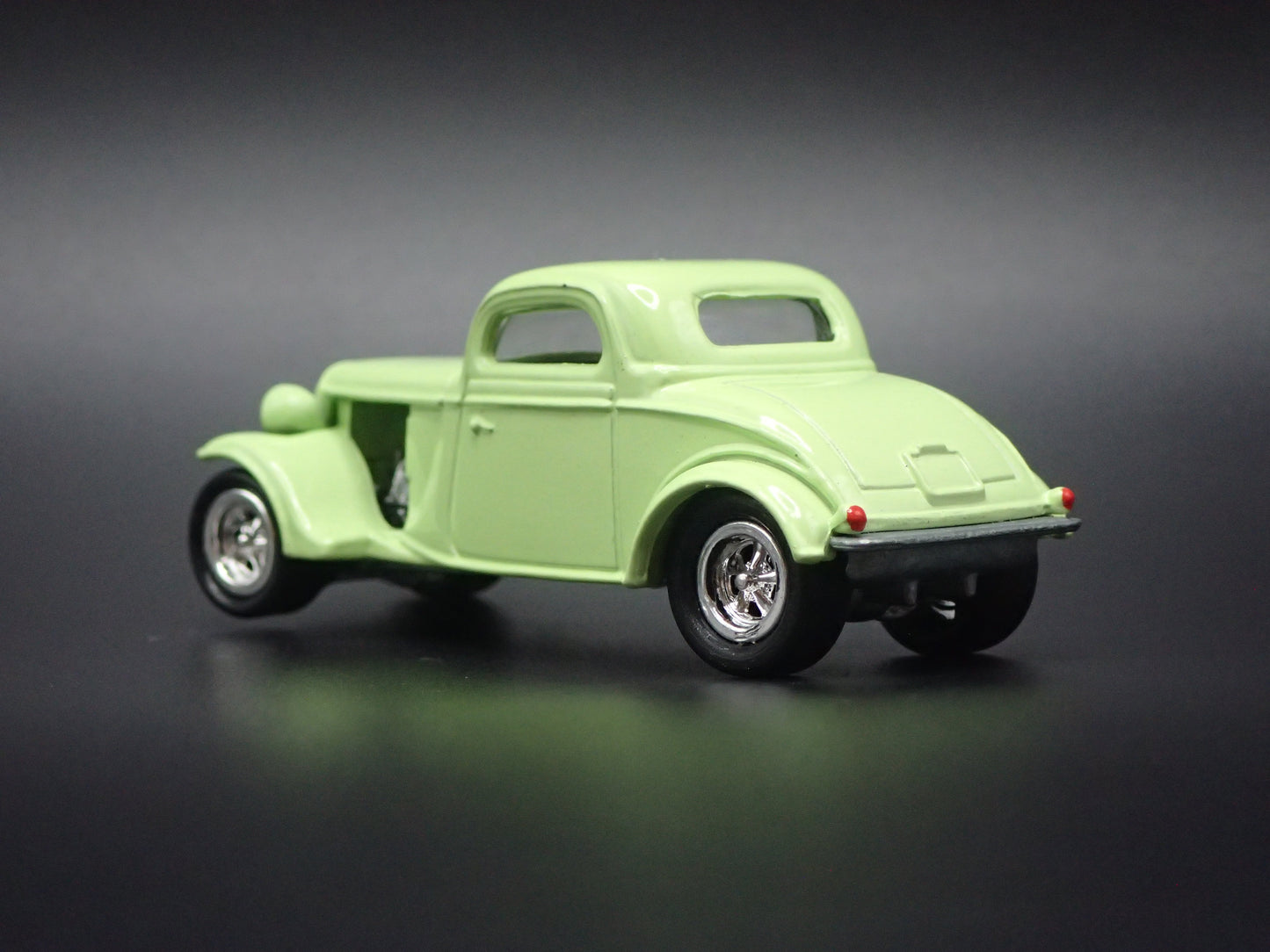 1934 34 FORD COUPE HOT ROD 1:64 SCALE COLLECTIBLE DIORAMA DIECAST MODEL CAR