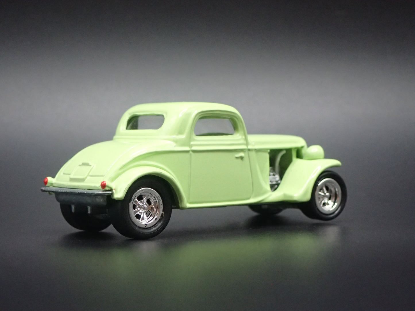 1934 34 FORD COUPE HOT ROD 1:64 SCALE COLLECTIBLE DIORAMA DIECAST MODEL CAR