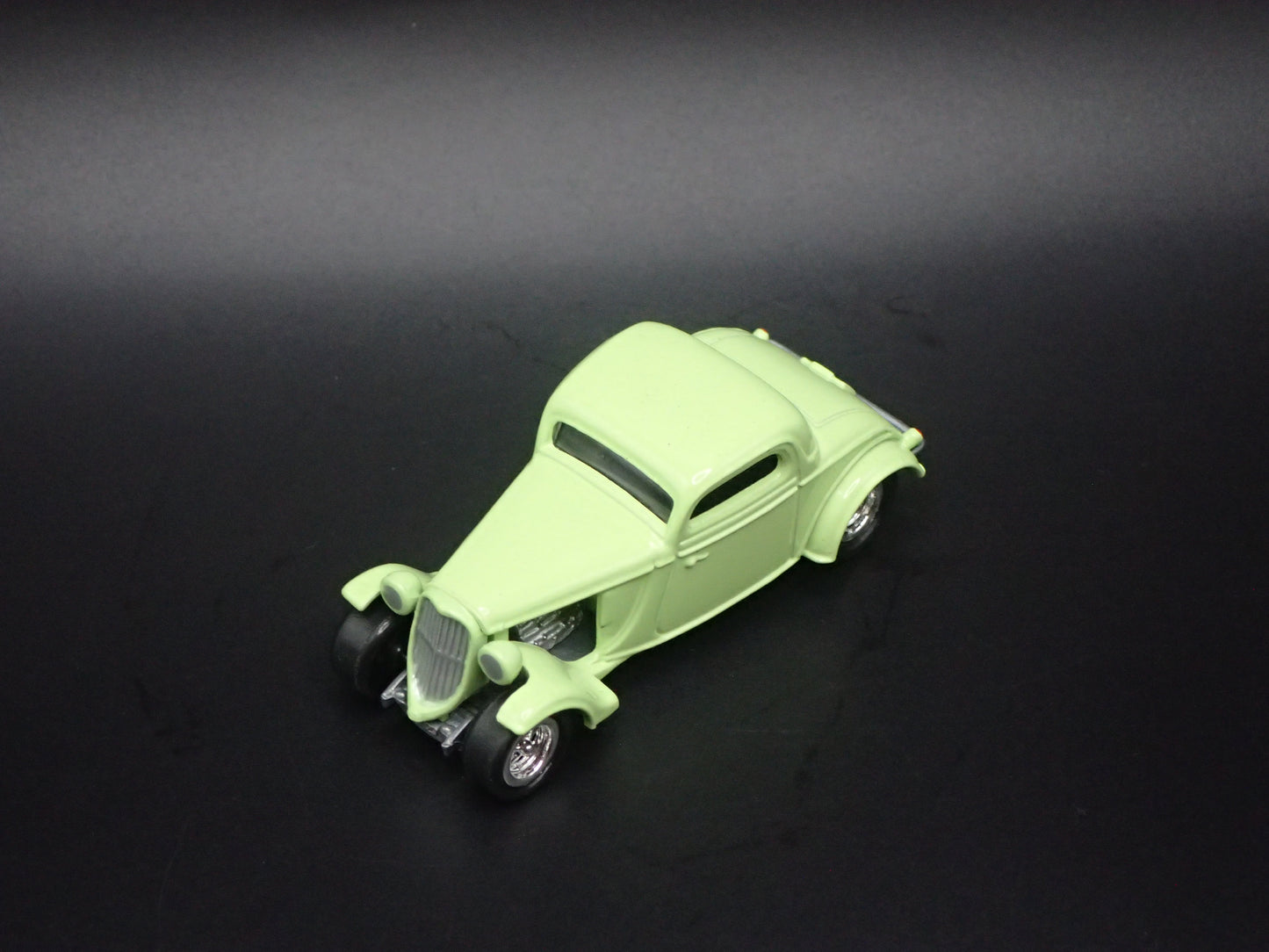 1934 34 FORD COUPE HOT ROD 1:64 SCALE COLLECTIBLE DIORAMA DIECAST MODEL CAR