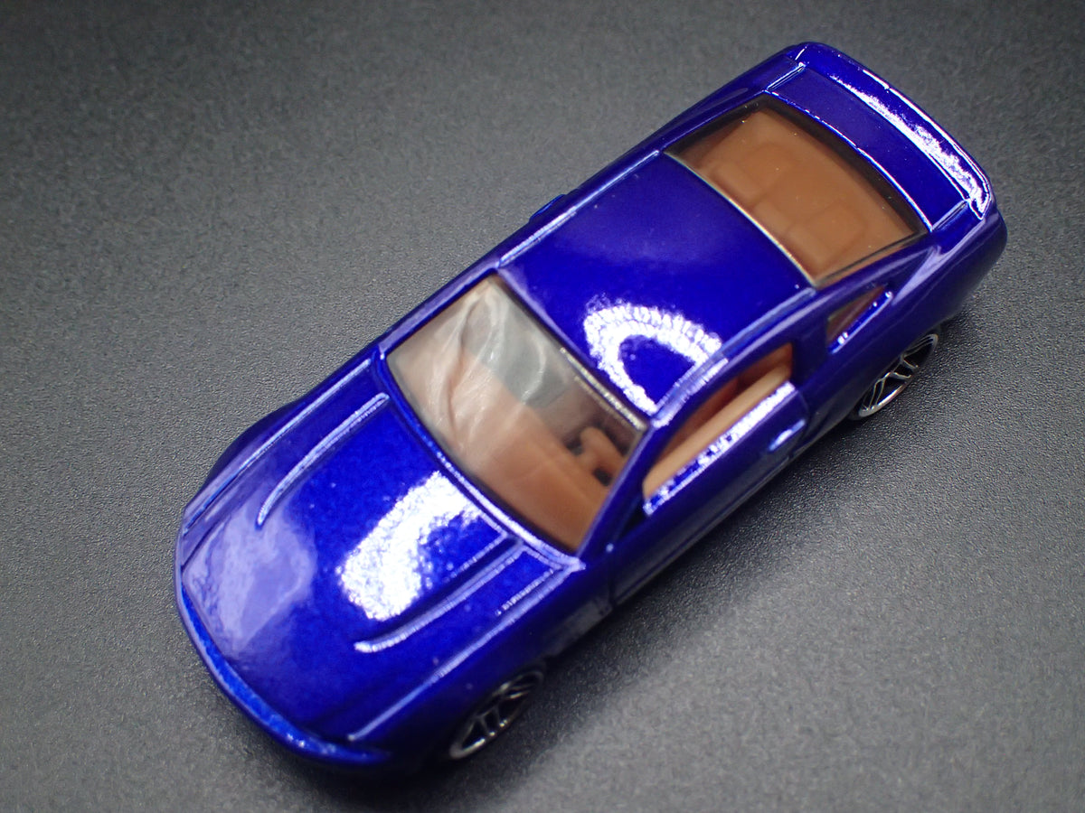 2010-2012 FORD MUSTANG GT BLUE 1:64 SCALE DIORAMA DIECAST MODEL CAR