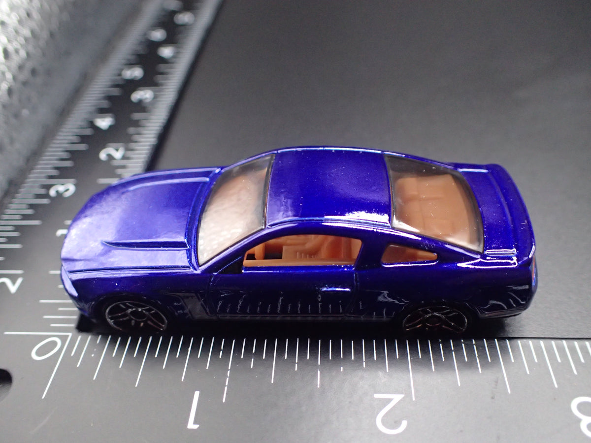 2010-2012 FORD MUSTANG GT BLUE 1:64 SCALE DIORAMA DIECAST MODEL CAR