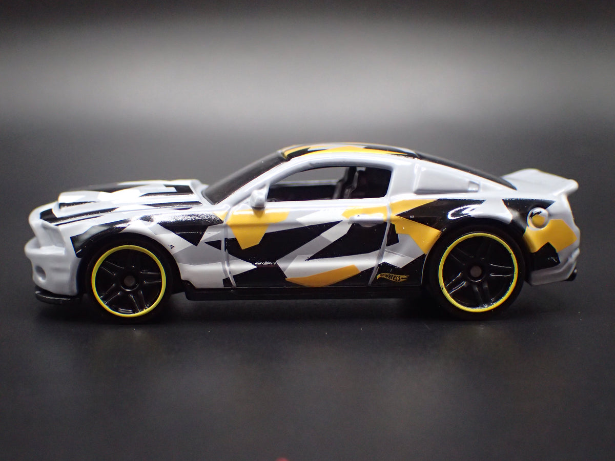 2010-2012 FORD MUSTANG SHELBY GT500 SUPER SNAKE CAMO 1:64 SCALE DIECAST MODEL CAR
