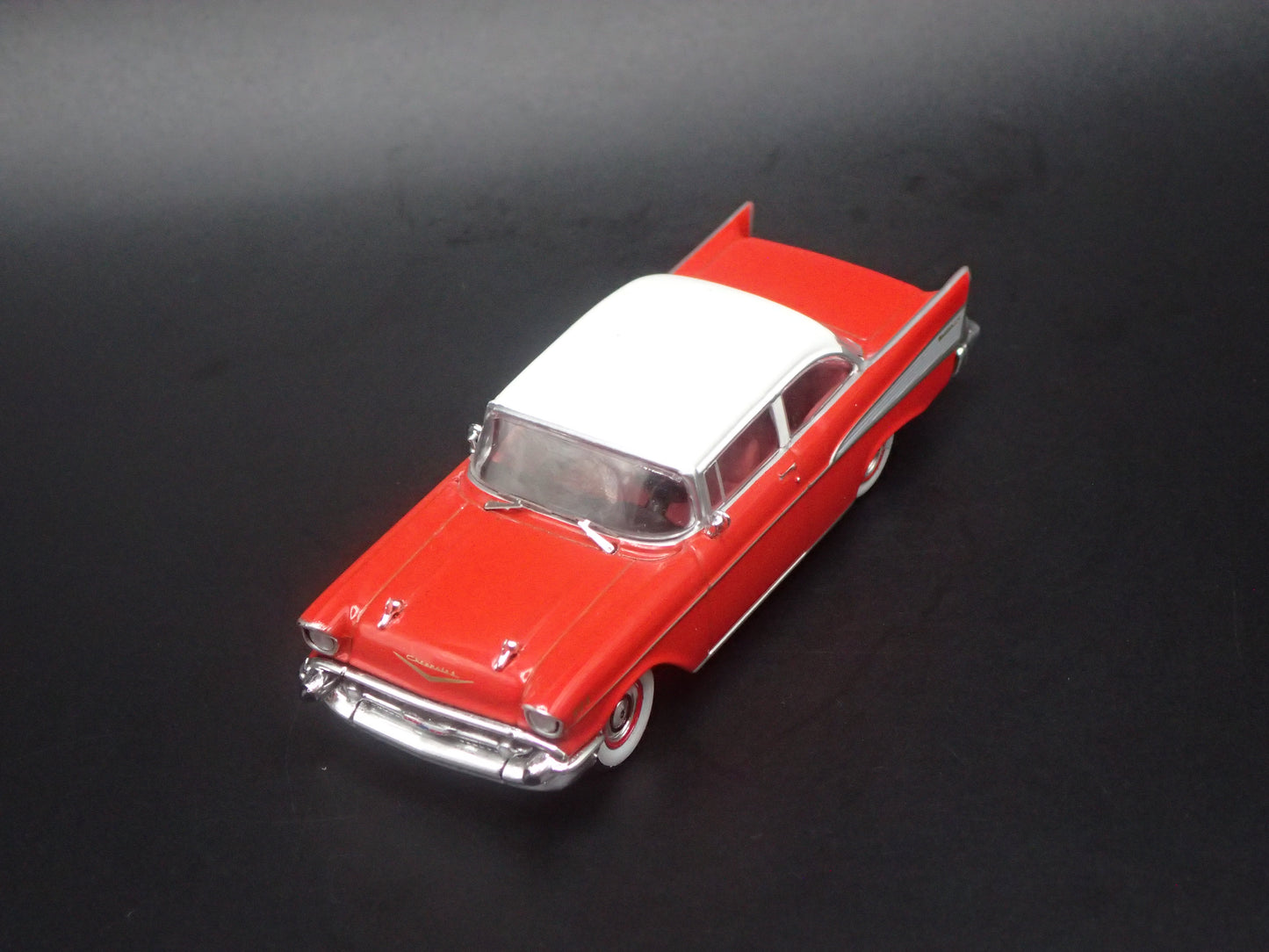 1957 57 CHEVY CHEVROLET BEL AIR SEDAN RED 1:64 SCALE DIECAST MODEL CAR