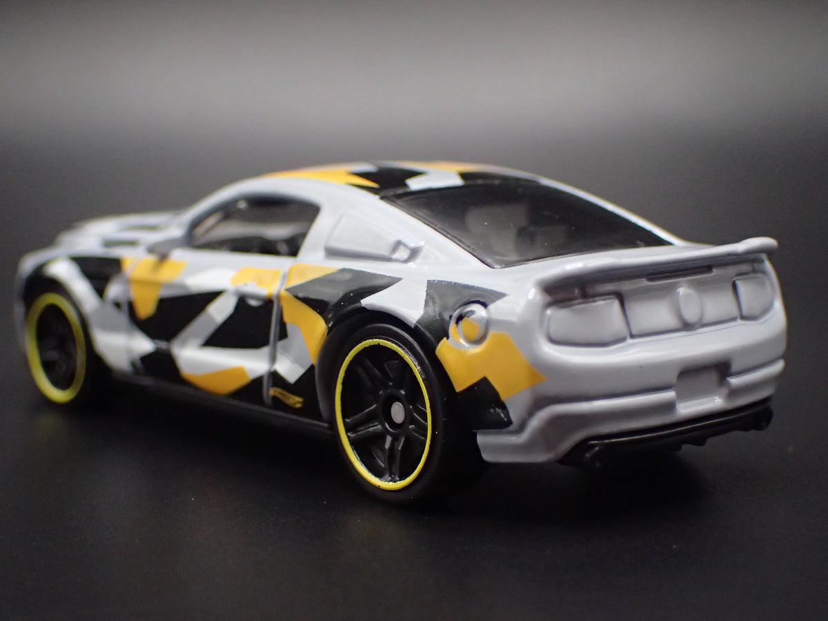 2010-2012 FORD MUSTANG SHELBY GT500 SUPER SNAKE CAMO 1:64 SCALE DIECAST MODEL CAR