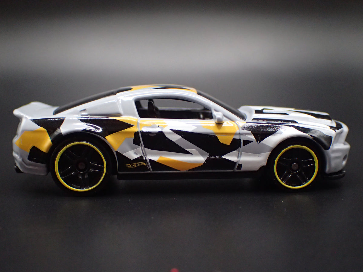 2010-2012 FORD MUSTANG SHELBY GT500 SUPER SNAKE CAMO 1:64 SCALE DIECAST MODEL CAR