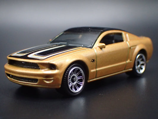 2004 04 FORD MUSTANG GT CONCEPT GOLD 1:64 SCALE COLLECTIBLE DIECAST MODEL CAR-Burning Rubber Toy Company