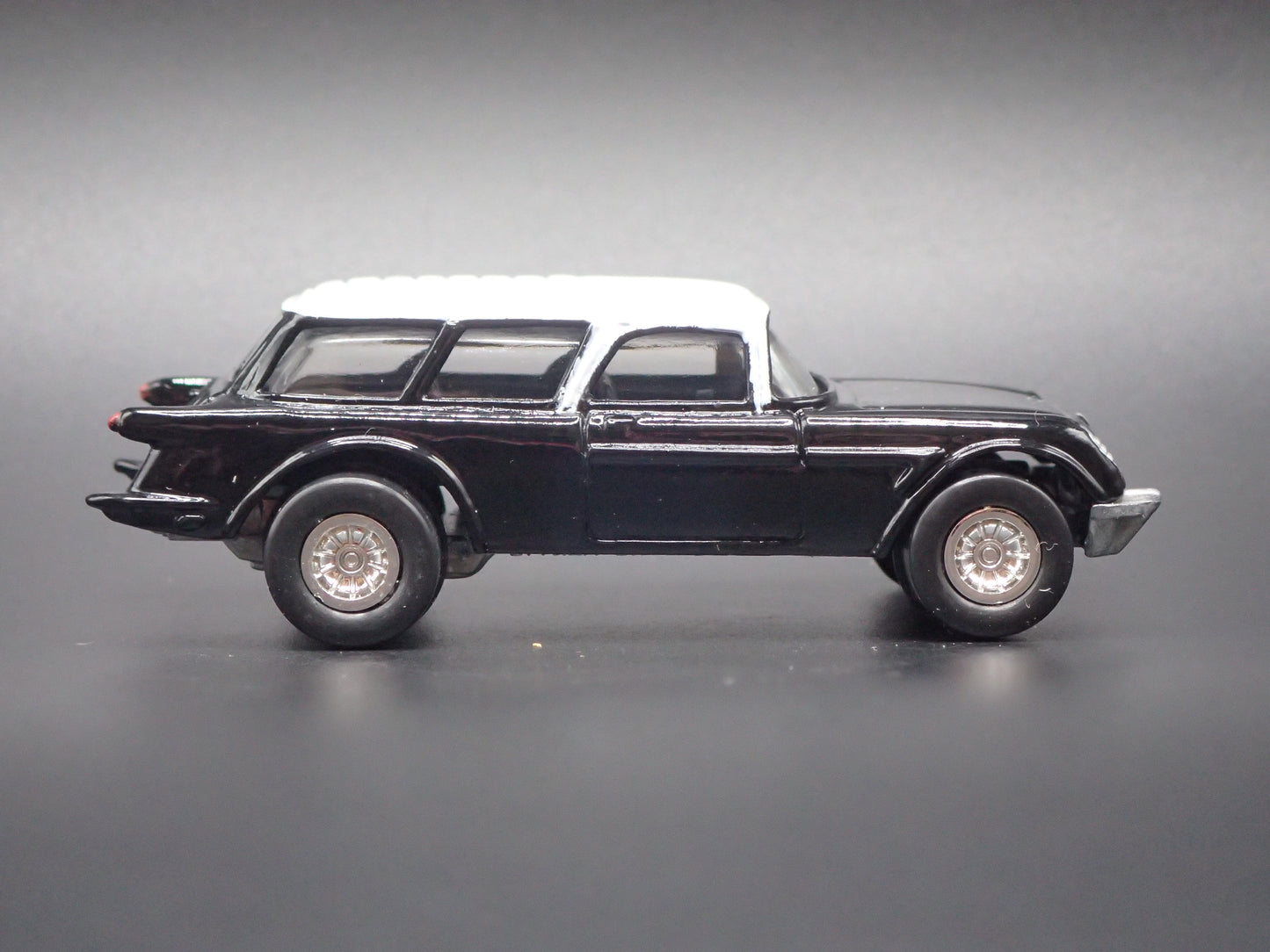 1954 54 CHEVY CHEVROLET CORVETTE NOMAD BLACK 1:64 SCALE DIORAMA DIECAST MODEL CAR