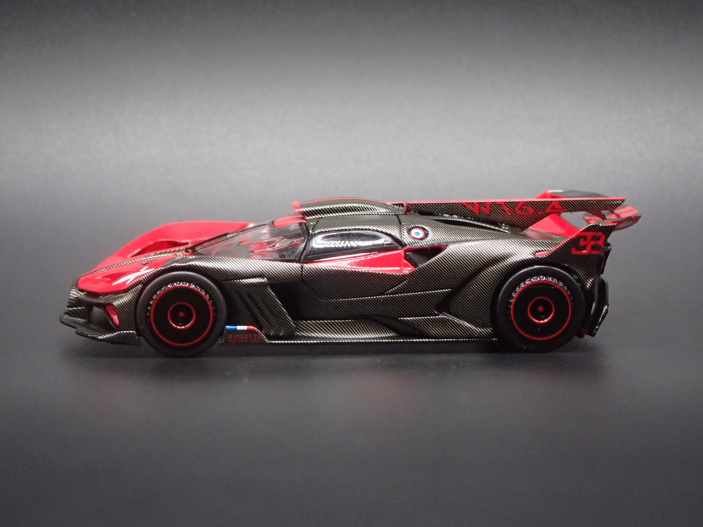 2024-2025 BUGATTI BOLIDE SUPER CAR RED 1:64 SCALE DIORAMA DIECAST MODEL CAR