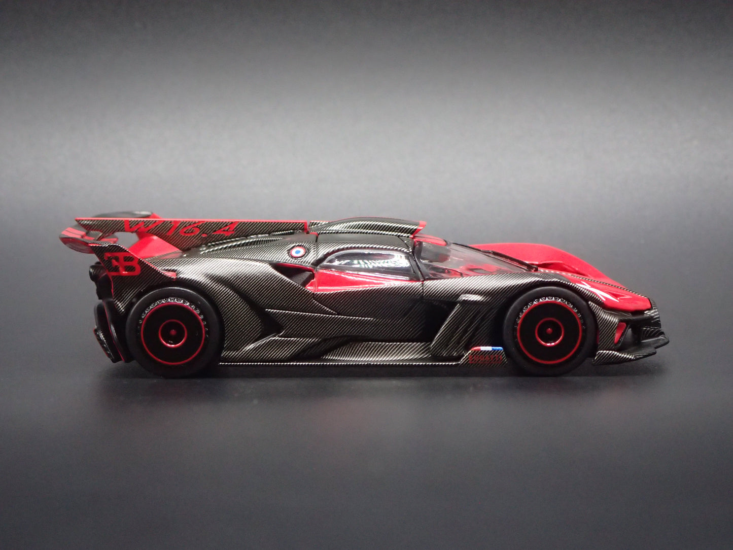 2024-2025 BUGATTI BOLIDE SUPER CAR RED 1:64 SCALE DIORAMA DIECAST MODEL CAR