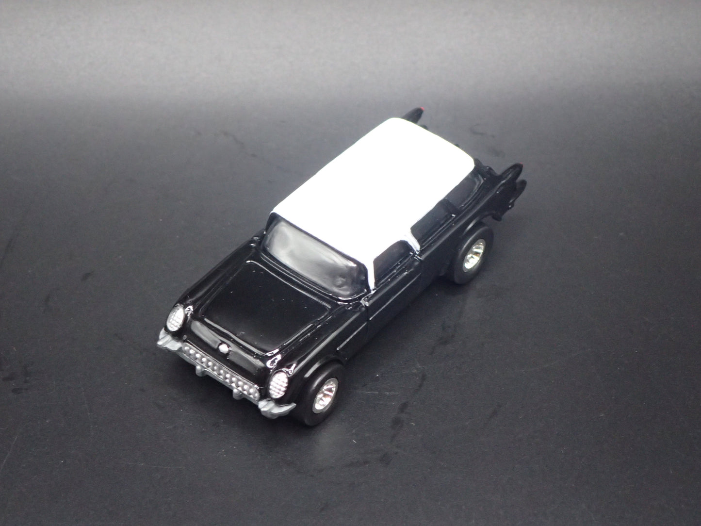 1954 54 CHEVY CHEVROLET CORVETTE NOMAD BLACK 1:64 SCALE DIORAMA DIECAST MODEL CAR