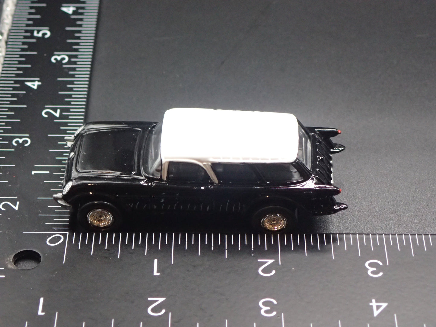 1954 54 CHEVY CHEVROLET CORVETTE NOMAD BLACK 1:64 SCALE DIORAMA DIECAST MODEL CAR