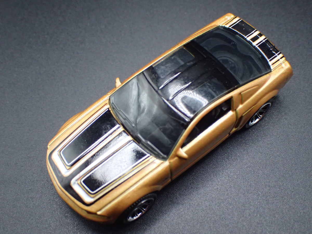 2004 04 FORD MUSTANG GT CONCEPT GOLD 1:64 SCALE COLLECTIBLE DIECAST MODEL CAR