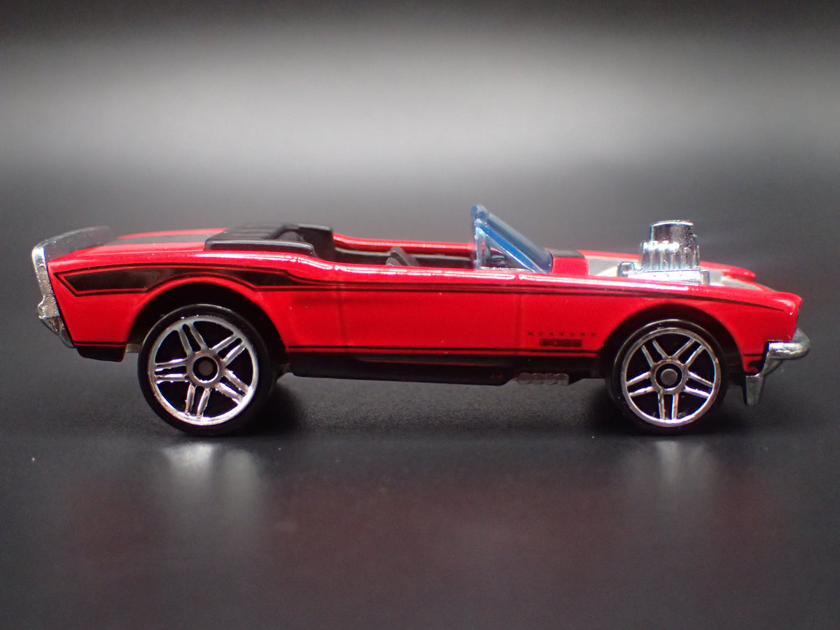 1968 68 FORD MUSTANG CUSTOM CONVERTIBLE RED 1:64 SCALE DIECAST MODEL CAR