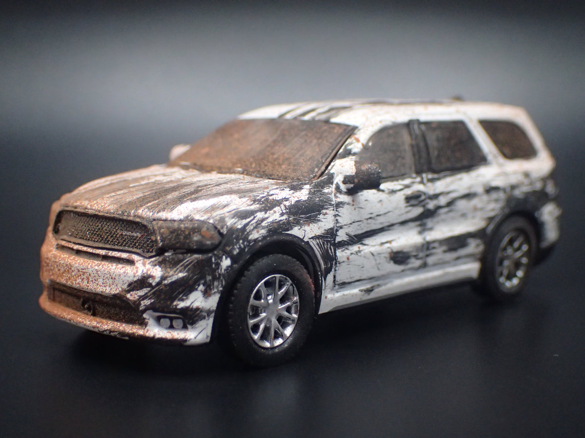 2018-2025 DODGE DURANGO SUV WRECKED 1:64 SCALE DIORAMA DIECAST MODEL CAR