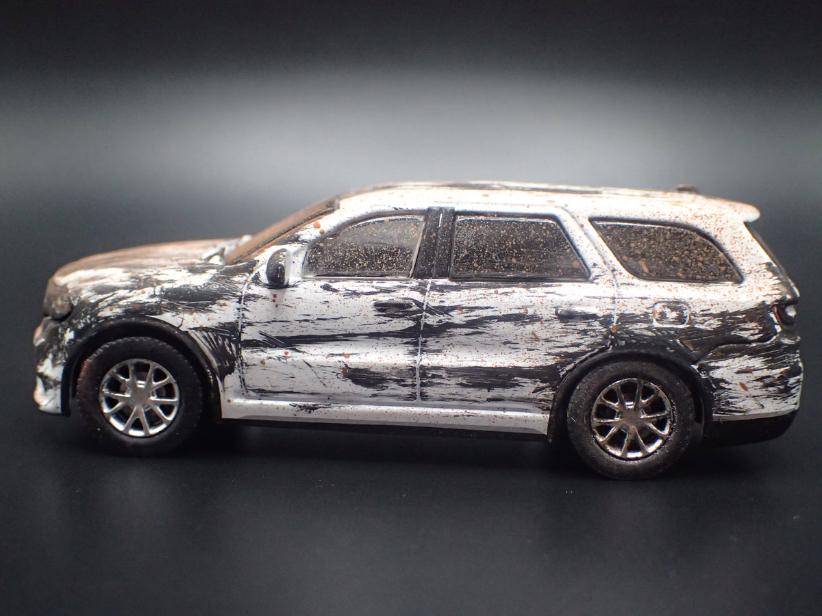 2018-2025 DODGE DURANGO SUV WRECKED 1:64 SCALE DIORAMA DIECAST MODEL CAR