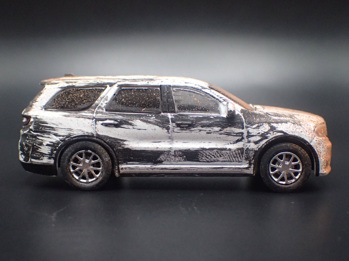 2018-2025 DODGE DURANGO SUV WRECKED 1:64 SCALE DIORAMA DIECAST MODEL CAR
