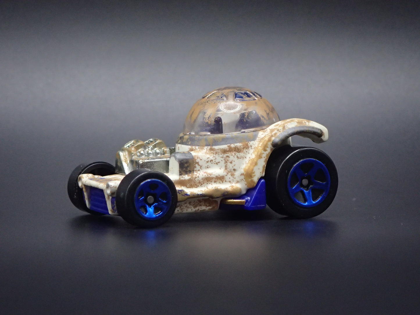 R2-D2 DIRTY STAR WARS 1/64 SCALE COLLECTIBLE DIORAMA DIECAST MODEL CAR