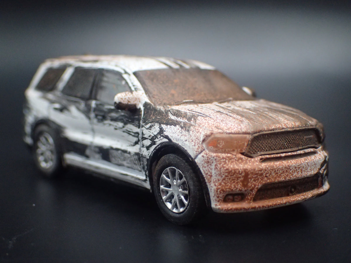 2018-2025 DODGE DURANGO SUV WRECKED 1:64 SCALE DIORAMA DIECAST MODEL CAR