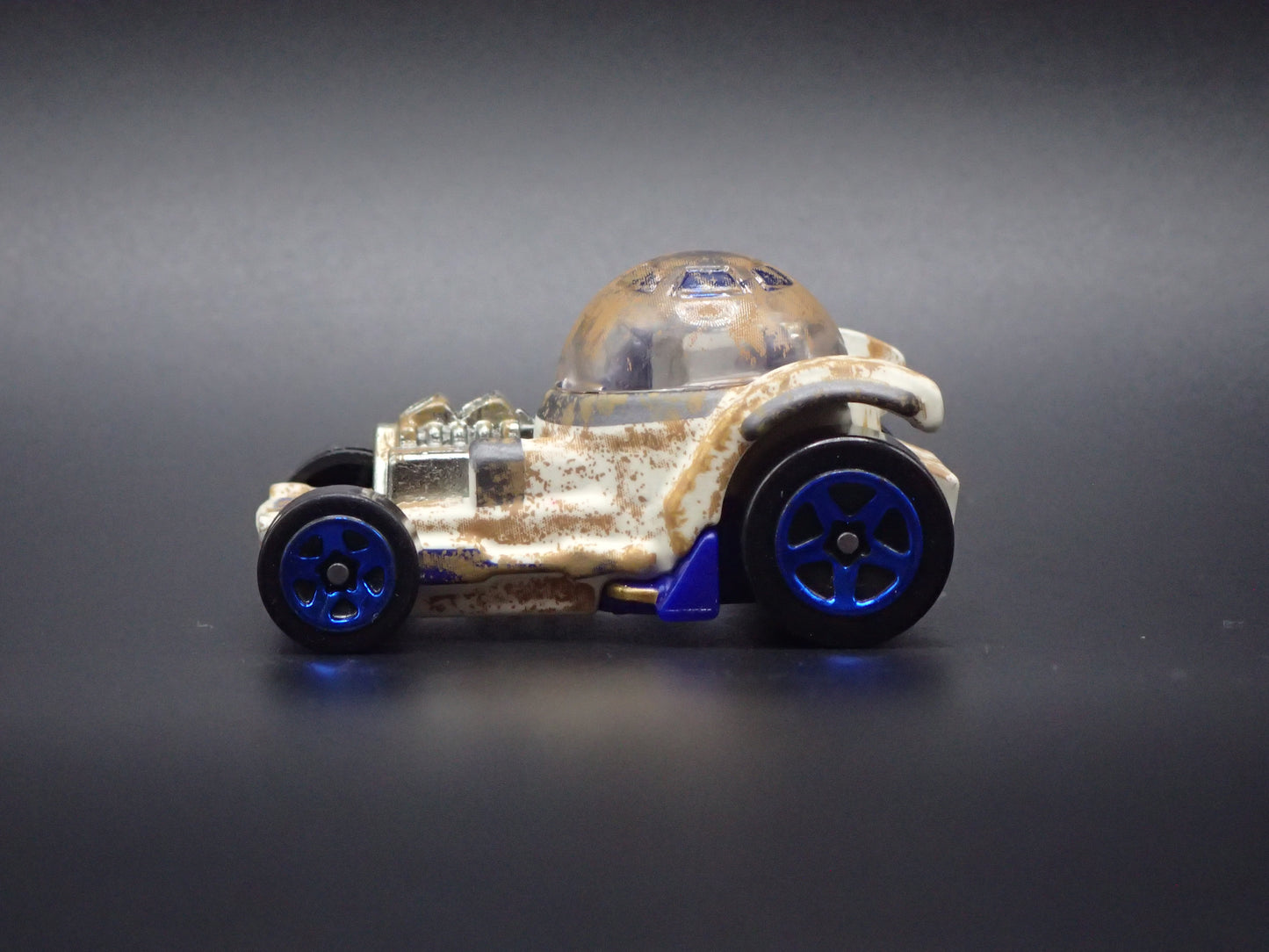 R2-D2 DIRTY STAR WARS 1/64 SCALE COLLECTIBLE DIORAMA DIECAST MODEL CAR