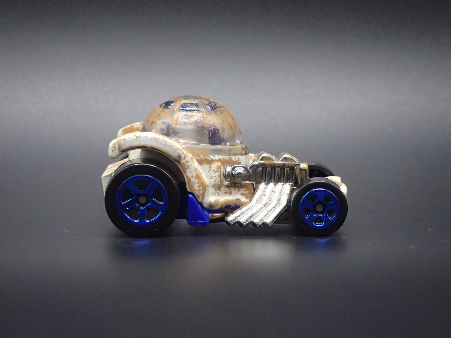 R2-D2 DIRTY STAR WARS 1/64 SCALE COLLECTIBLE DIORAMA DIECAST MODEL CAR