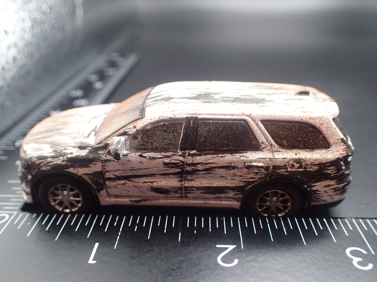2018-2025 DODGE DURANGO SUV WRECKED 1:64 SCALE DIORAMA DIECAST MODEL CAR