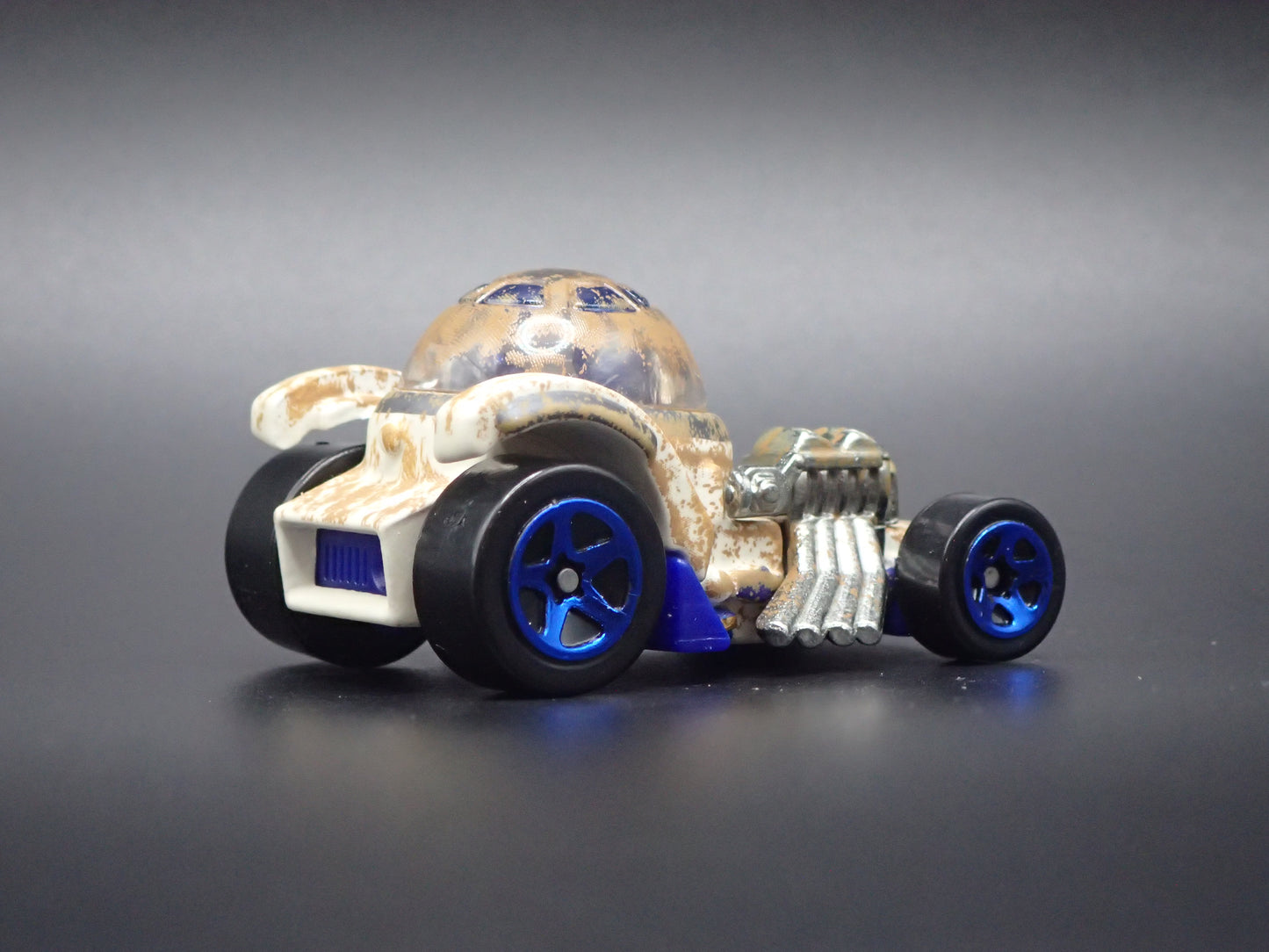 R2-D2 DIRTY STAR WARS 1/64 SCALE COLLECTIBLE DIORAMA DIECAST MODEL CAR