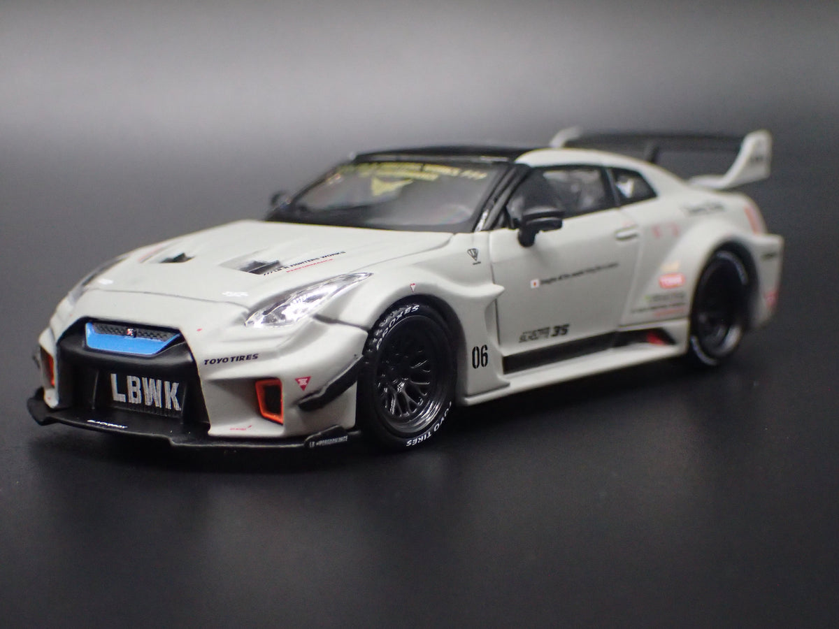 LBWK LB-SILHOUETTE WORKS GT NISSAN 35GT-RR R35 1:64 SCALE DIECAST MODEL CAR