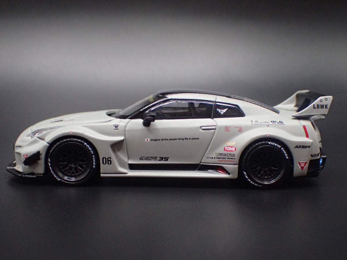 LBWK LB-SILHOUETTE WORKS GT NISSAN 35GT-RR R35 1:64 SCALE DIECAST MODEL CAR