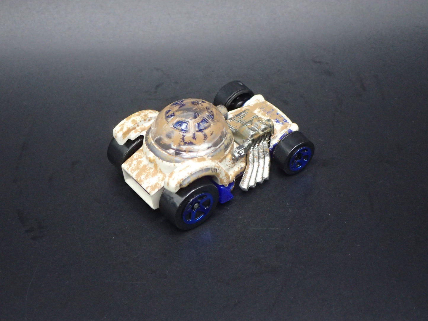R2-D2 DIRTY STAR WARS 1/64 SCALE COLLECTIBLE DIORAMA DIECAST MODEL CAR