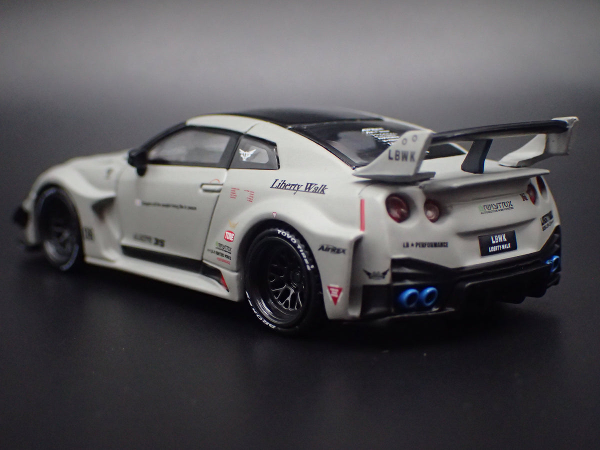 LBWK LB-SILHOUETTE WORKS GT NISSAN 35GT-RR R35 1:64 SCALE DIECAST MODEL CAR