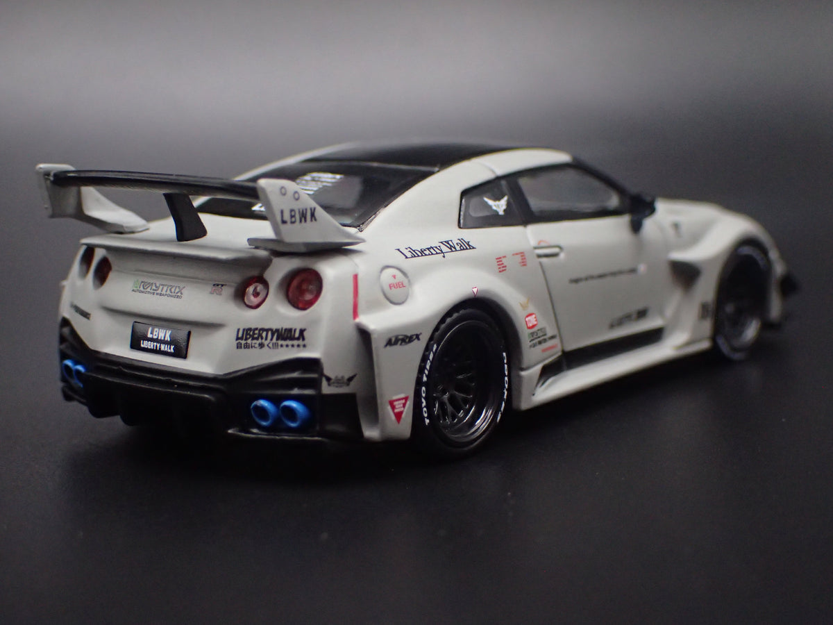 LBWK LB-SILHOUETTE WORKS GT NISSAN 35GT-RR R35 1:64 SCALE DIECAST MODEL CAR