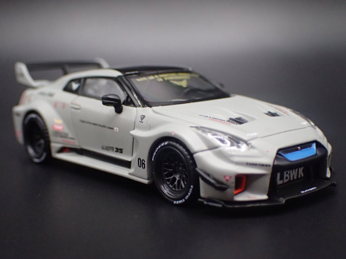 LBWK LB-SILHOUETTE WORKS GT NISSAN 35GT-RR R35 1:64 SCALE DIECAST MODEL CAR