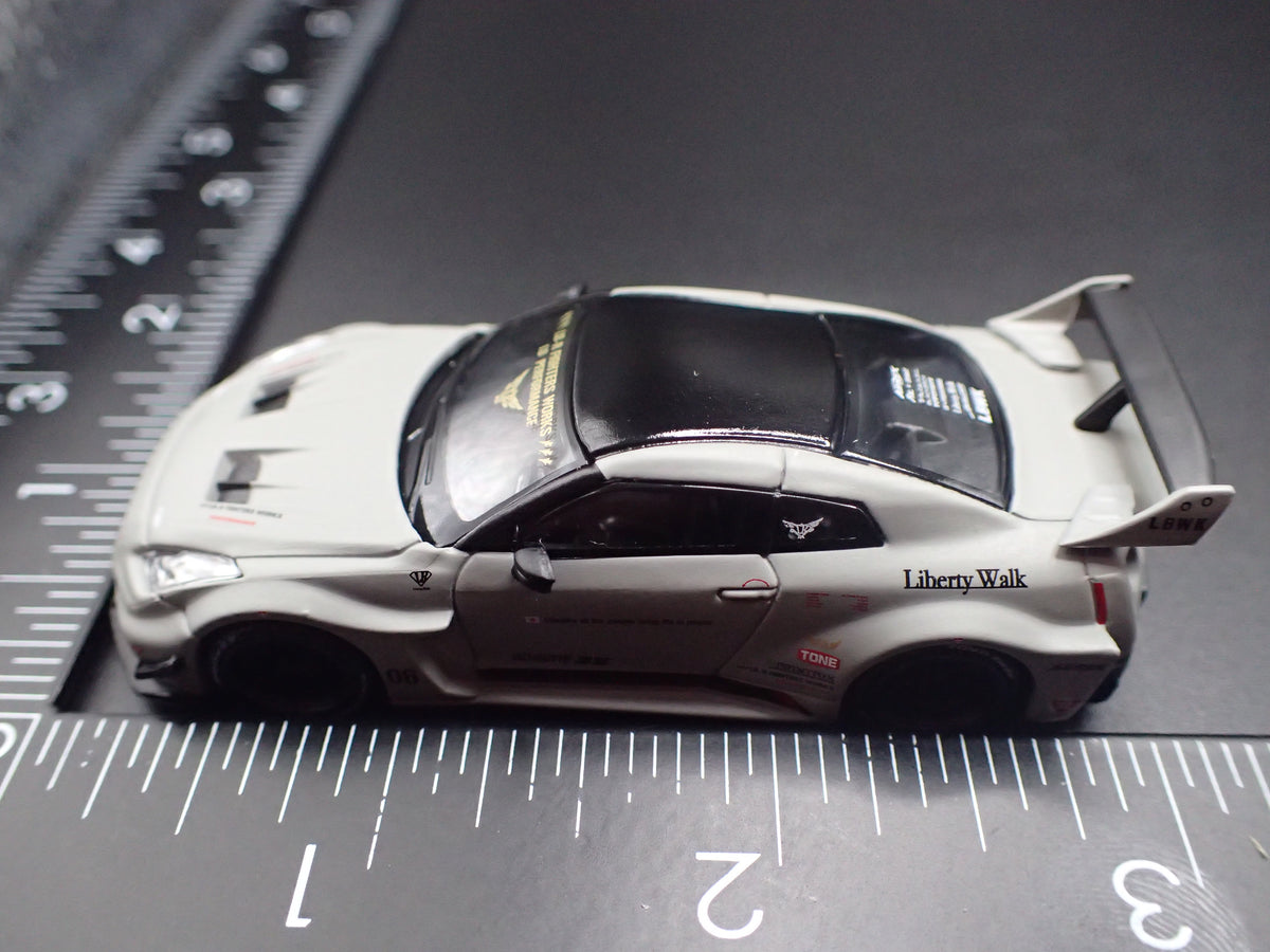 LBWK LB-SILHOUETTE WORKS GT NISSAN 35GT-RR R35 1:64 SCALE DIECAST MODEL CAR