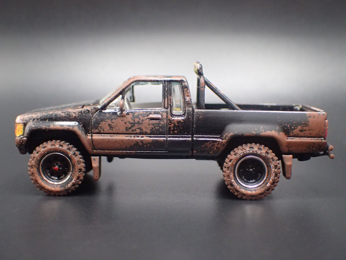 1984-1988 TOYOTA SR5 PICKUP TRUCK MUDDY 1/64 SCALE COLLECTIBLE DIECAST MODEL CAR