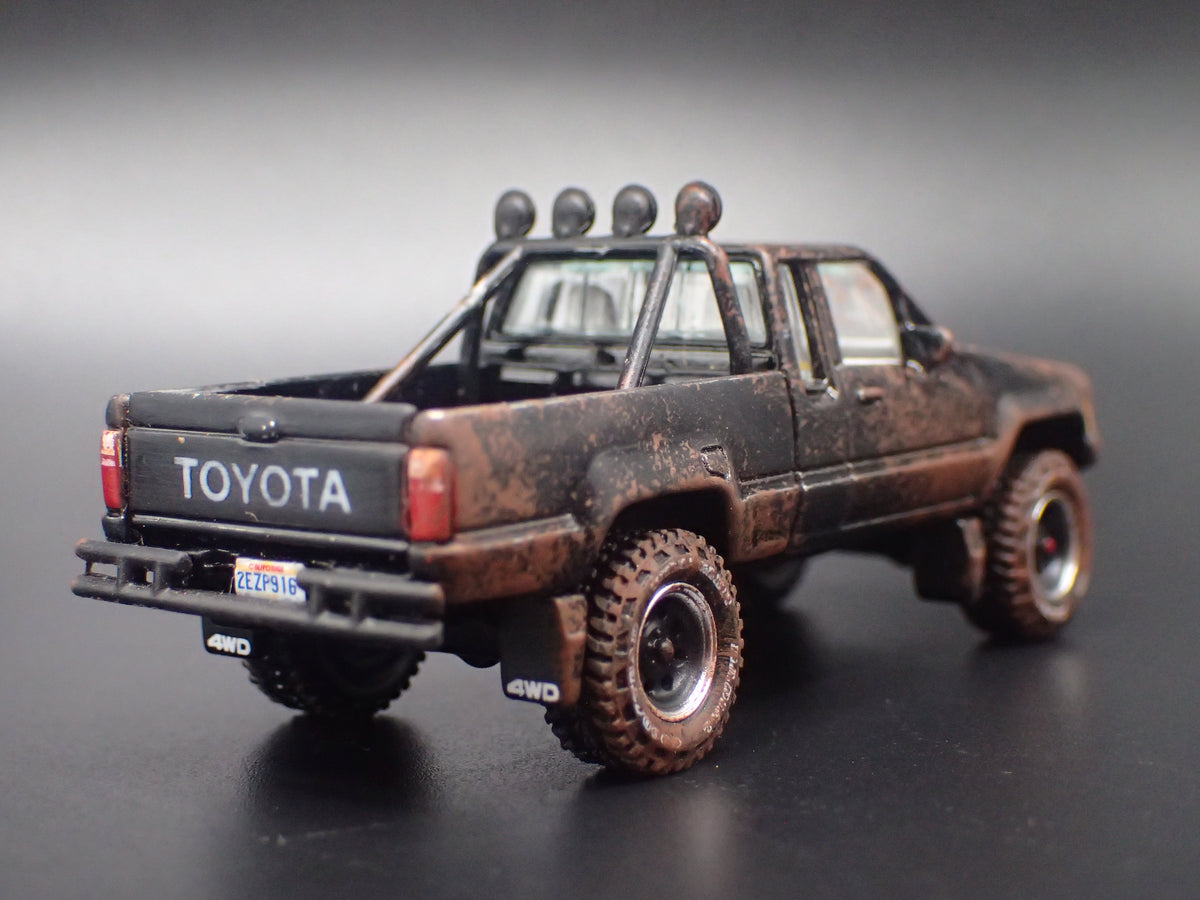 1984-1988 TOYOTA SR5 PICKUP TRUCK MUDDY 1/64 SCALE COLLECTIBLE DIECAST MODEL CAR