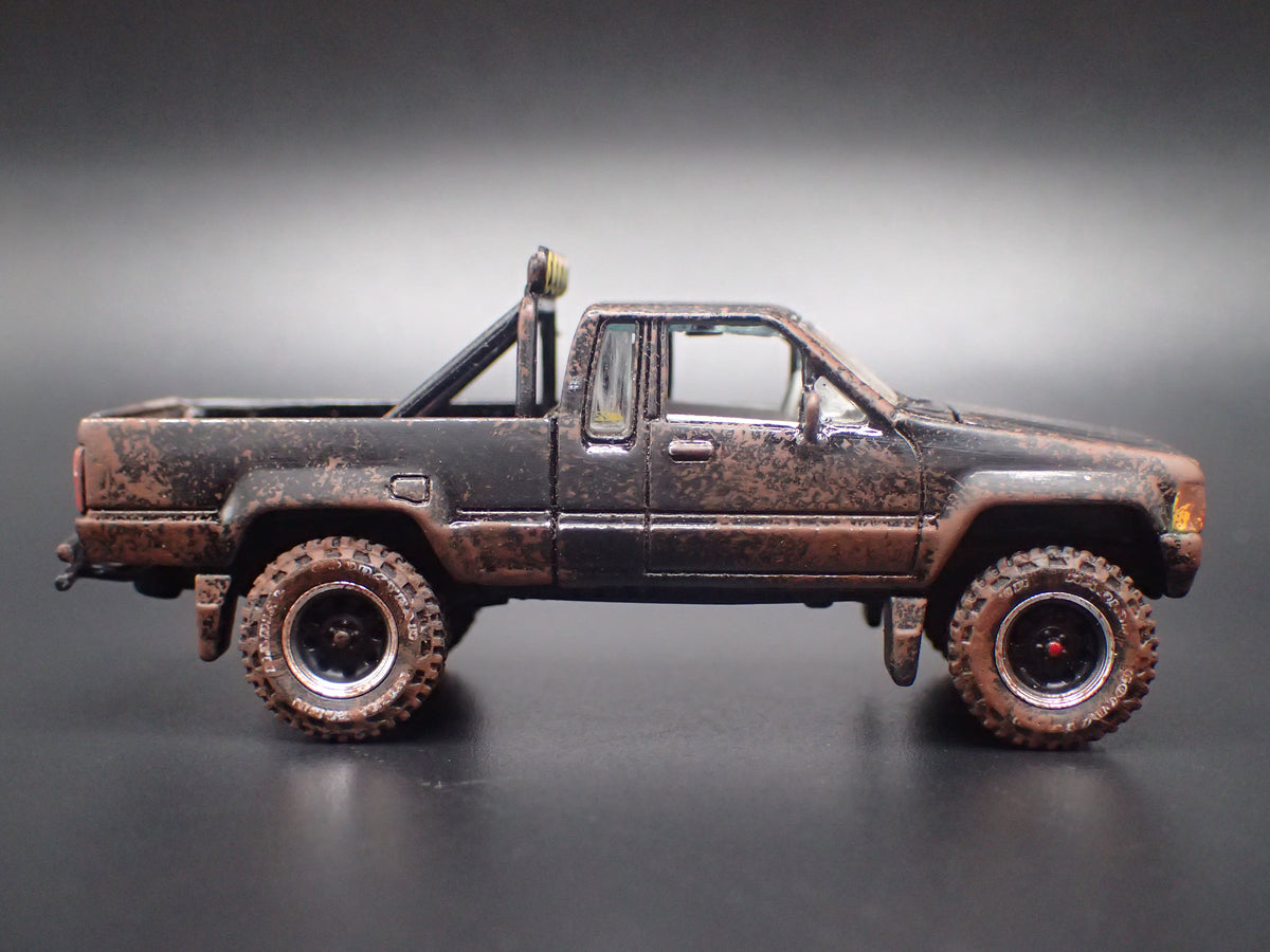 1984-1988 TOYOTA SR5 PICKUP TRUCK MUDDY 1/64 SCALE COLLECTIBLE DIECAST MODEL CAR