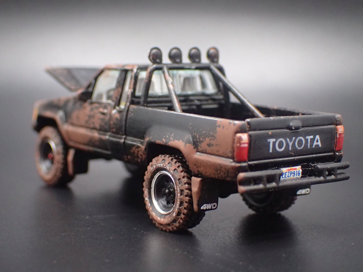 1984-1988 TOYOTA SR5 PICKUP TRUCK MUDDY 1/64 SCALE COLLECTIBLE DIECAST MODEL CAR