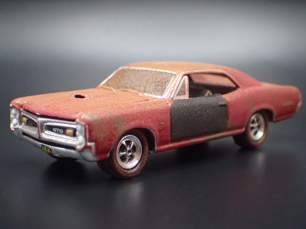 1966 66 PONTIAC GTO MUSCLE CAR BARN FIND 1/64 SCALE DIORAMA DIECAST MODEL CAR