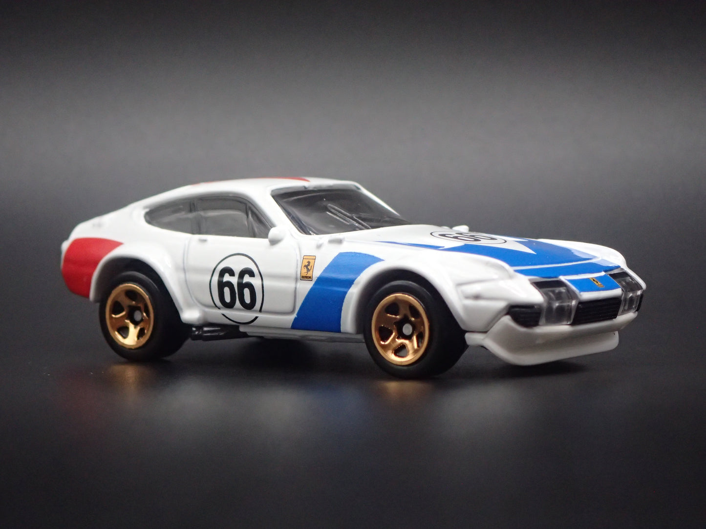 1968-1973 FERRARI 365 GTB4 COMPETIZIONE WHITE 1:64 SCALE DIORAMA DIECAST MODEL CAR