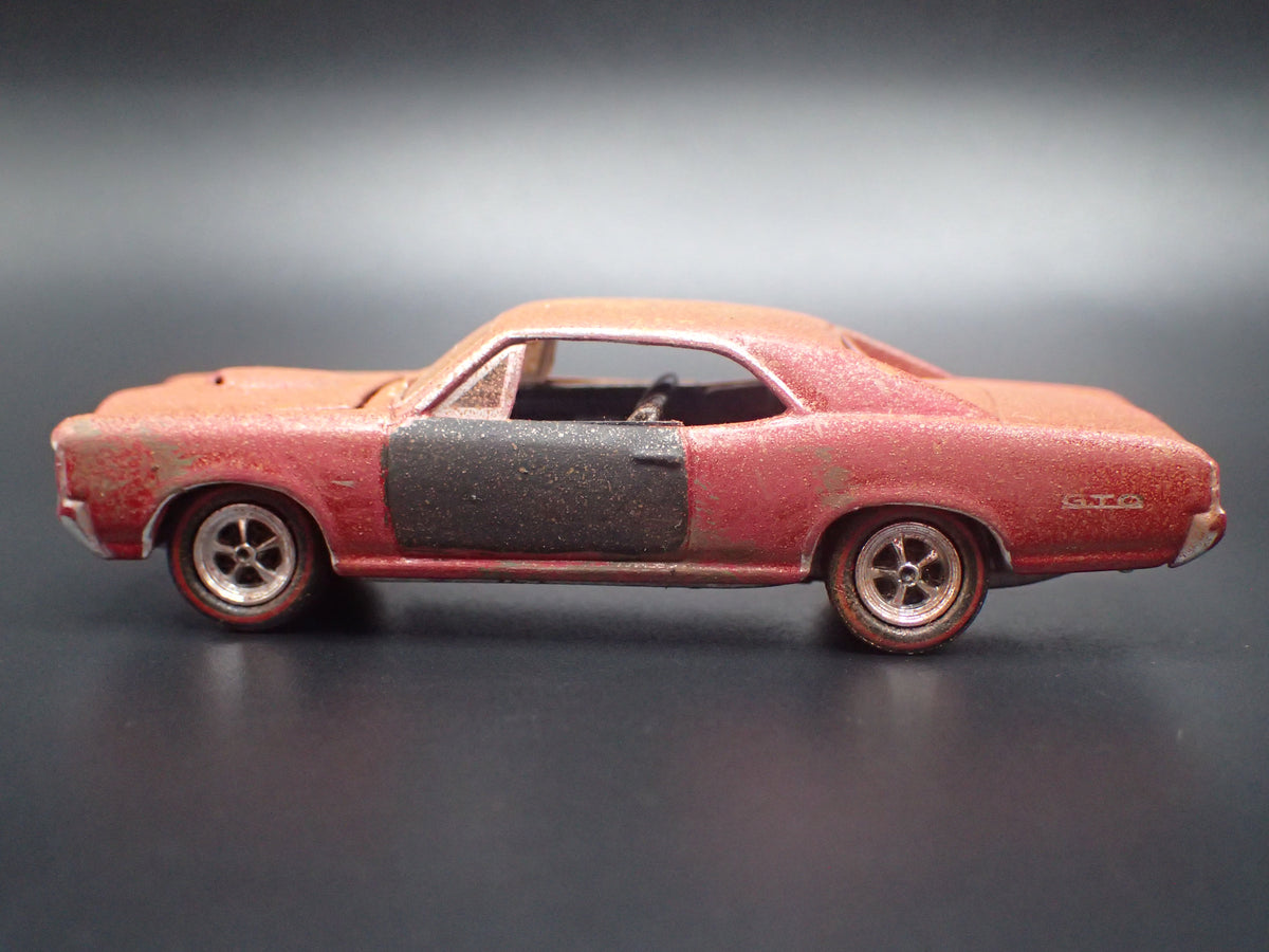 1966 66 PONTIAC GTO MUSCLE CAR BARN FIND 1/64 SCALE DIORAMA DIECAST MODEL CAR