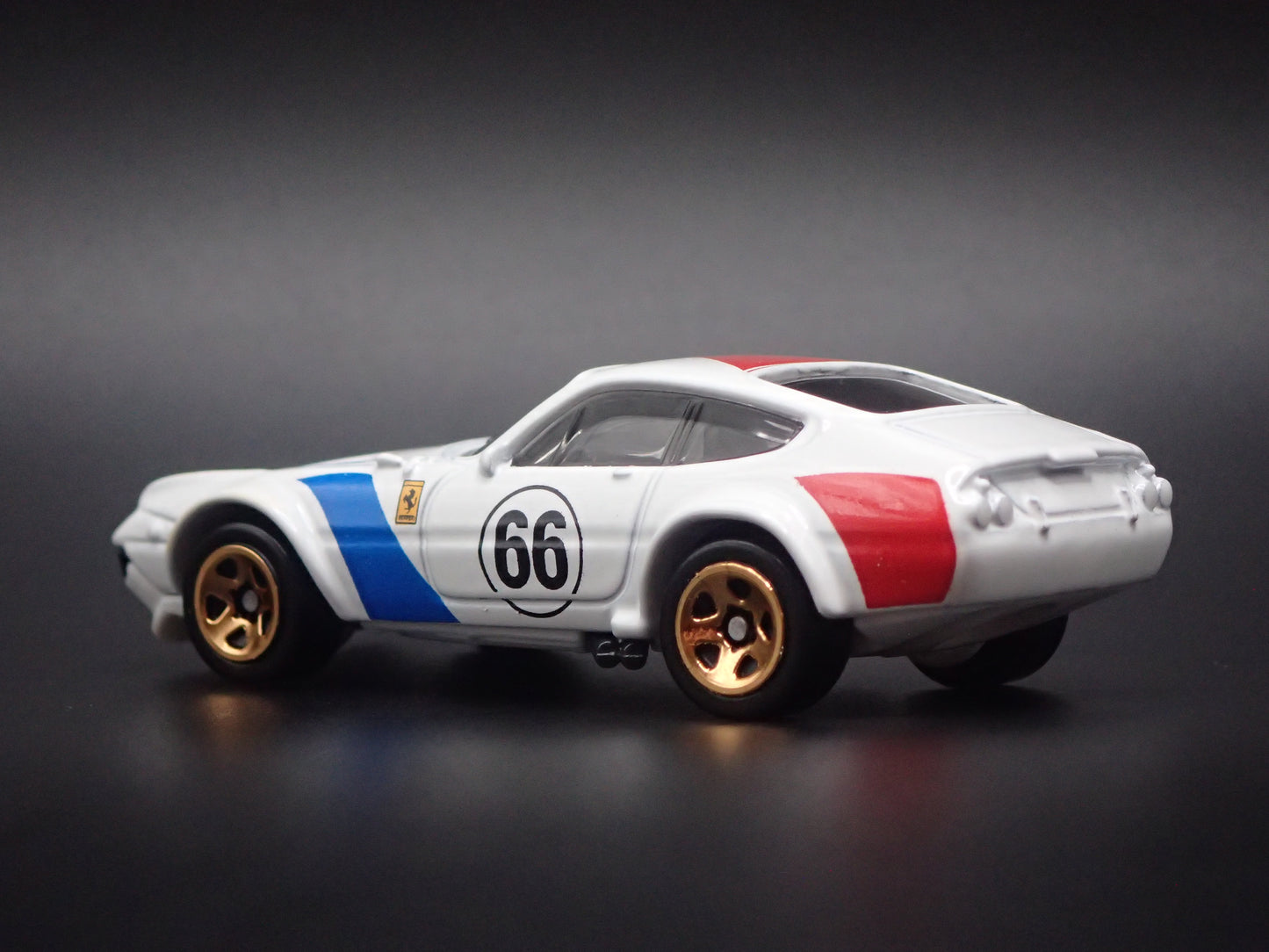 1968-1973 FERRARI 365 GTB4 COMPETIZIONE WHITE 1:64 SCALE DIORAMA DIECAST MODEL CAR