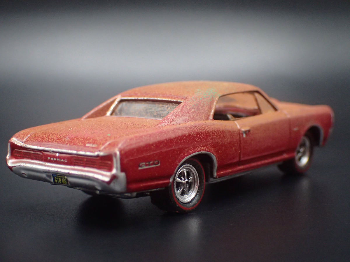 1966 66 PONTIAC GTO MUSCLE CAR BARN FIND 1/64 SCALE DIORAMA DIECAST MODEL CAR