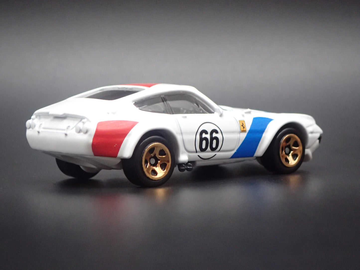 1968-1973 FERRARI 365 GTB4 COMPETIZIONE WHITE 1:64 SCALE DIORAMA DIECAST MODEL CAR